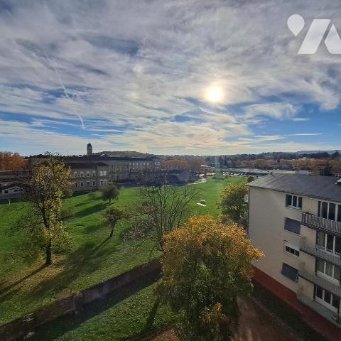 APPARTEMENT AVEC GARAGE ET CAVE