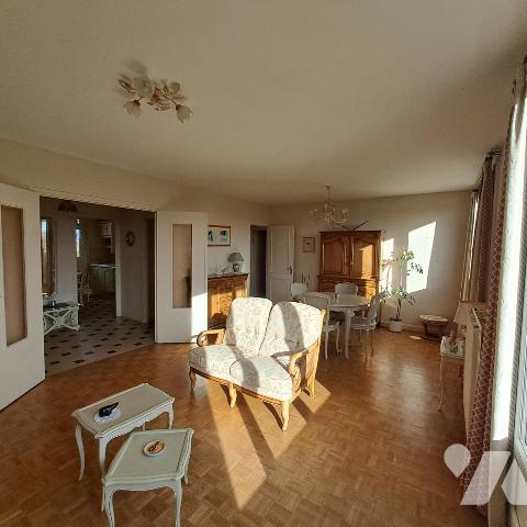 APPARTEMENT AVEC GARAGE ET CAVE