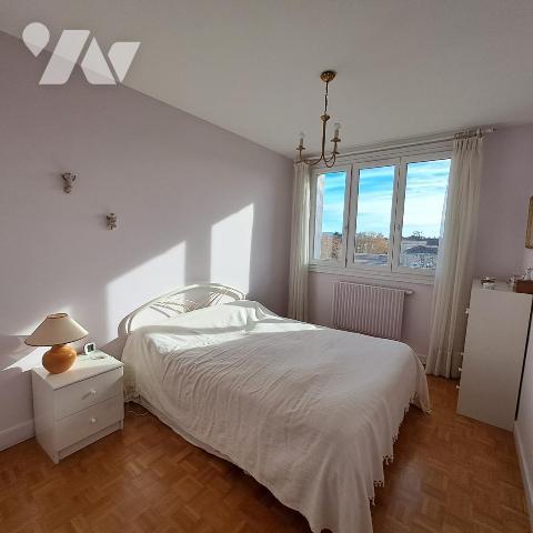 APPARTEMENT AVEC GARAGE ET CAVE