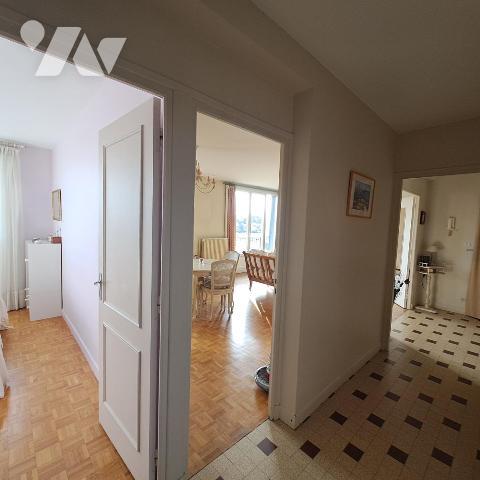 APPARTEMENT AVEC GARAGE ET CAVE