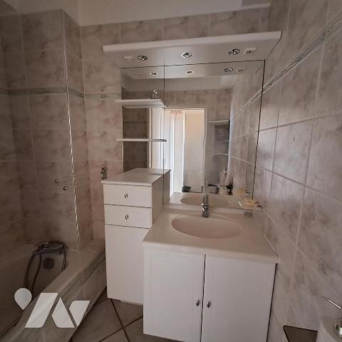 APPARTEMENT AVEC GARAGE ET CAVE