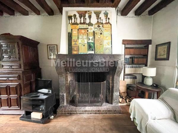 FONTAINEBLEAU (77 780) – Maison avec terrasse et jardin clos.