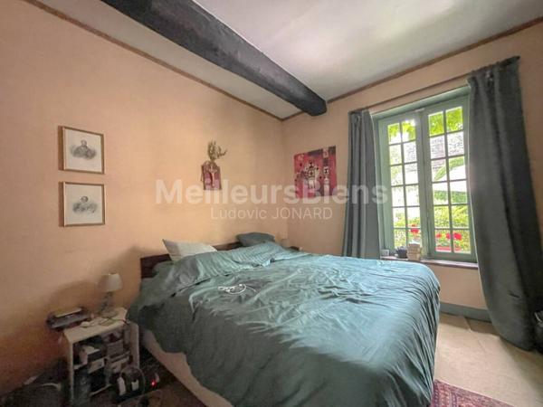 FONTAINEBLEAU (77 780) – Maison avec terrasse et jardin clos.