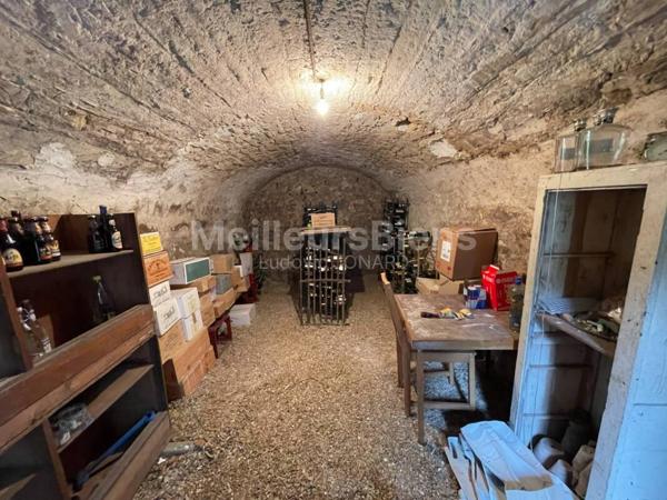 FONTAINEBLEAU (77 780) – Maison avec terrasse et jardin clos.