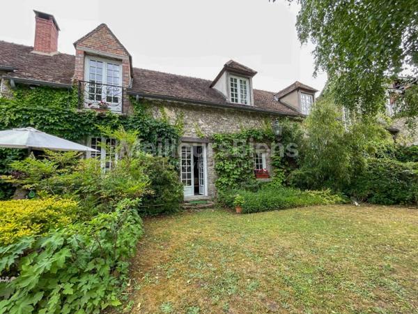 FONTAINEBLEAU (77 780) – Maison avec terrasse et jardin clos.