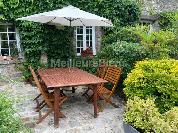 FONTAINEBLEAU (77 780) – Maison avec terrasse et jardin clos.