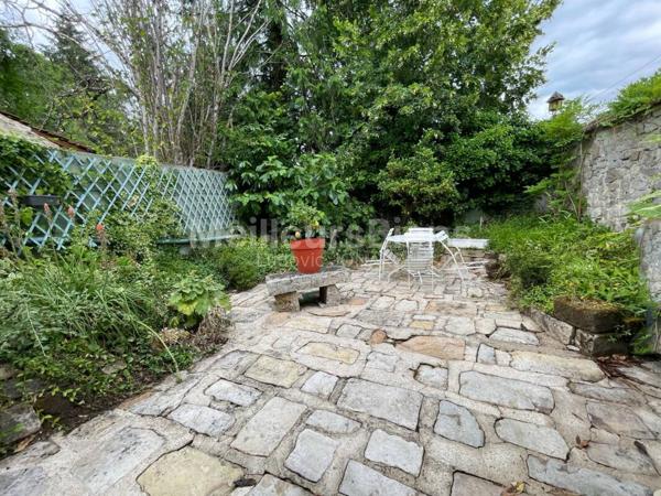 FONTAINEBLEAU (77 780) – Maison avec terrasse et jardin clos.