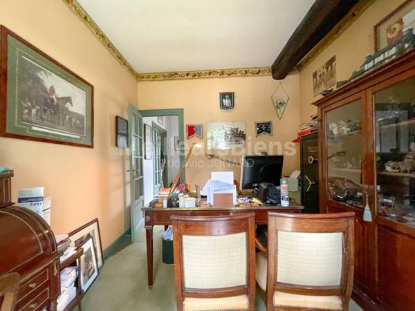 FONTAINEBLEAU (77 780) – Maison avec terrasse et jardin clos.