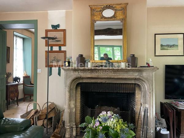 FONTAINEBLEAU (77 780) – Maison avec terrasse et jardin clos.