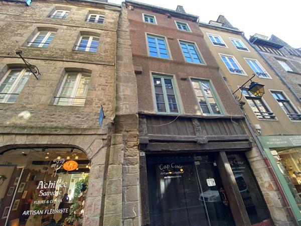 A vendre immeuble de caractère en plein centre-ville de Dinan. Opportunité d'investissement rare !