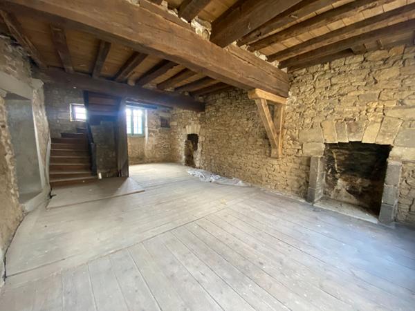 A vendre immeuble de caractère en plein centre-ville de Dinan. Opportunité d'investissement rare !