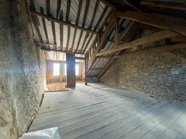A vendre immeuble de caractère en plein centre-ville de Dinan. Opportunité d'investissement rare !