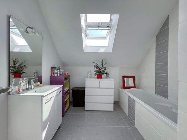 Maison de 3 chambres à Trélazé avec jardin et garage pour investisseurs !