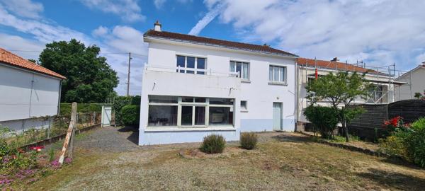 Maison Gorges 4 P . 3 Chs . 84.1 M² . T 719 M² . Balcon . Garage . Sous sol