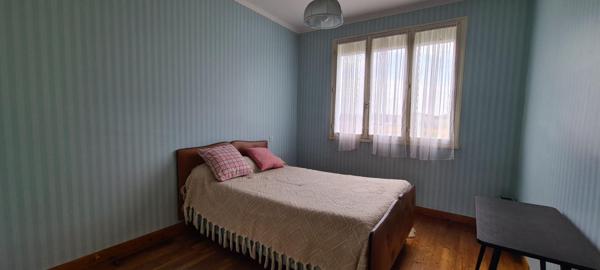 Maison Gorges 4 P . 3 Chs . 84.1 M² . T 719 M² . Balcon . Garage . Sous sol