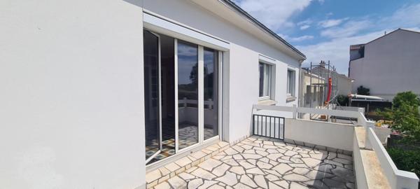 Maison Gorges 4 P . 3 Chs . 84.1 M² . T 719 M² . Balcon . Garage . Sous sol