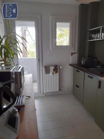 Appartement à louer 2 pièces 65.7m² Oullins (69600)