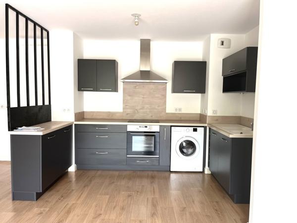 Appartement à louer 800 € CC St-Yrieix-la-Perche 3 p 73 m² DPE C