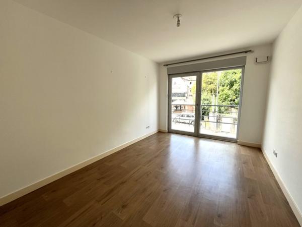 Appartement à louer 800 € CC St-Yrieix-la-Perche 3 p 73 m² DPE C
