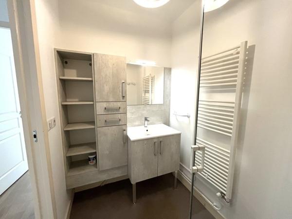 Appartement à louer 800 € CC St-Yrieix-la-Perche 3 p 73 m² DPE C