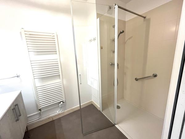 Appartement à louer 800 € CC St-Yrieix-la-Perche 3 p 73 m² DPE C
