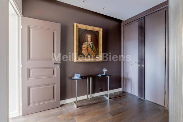 Vue dégagée sur l'église Notre Dame de Lorette et à quelques pas de la célèbre rue des Martyrs et ses commerces