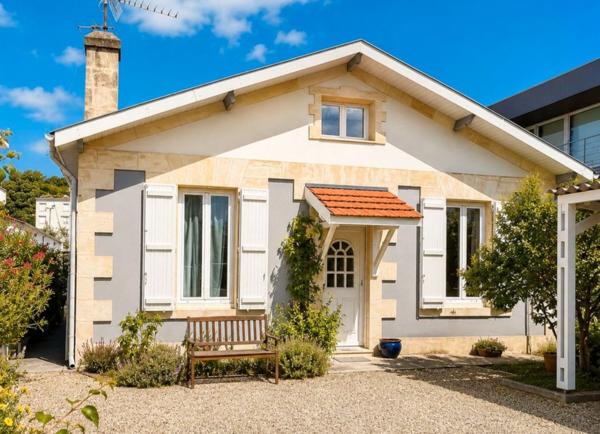Maison de charme rénovée de 82 m² , 3 chambres, jardin et parking à Floirac Bas , Floirac