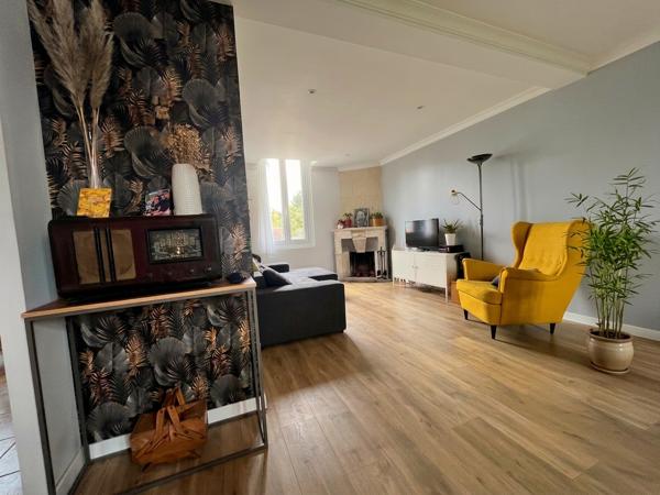 Maison de charme rénovée de 82 m² , 3 chambres, jardin et parking à Floirac Bas , Floirac