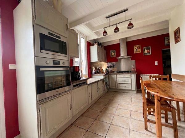Maison de charme rénovée de 82 m² , 3 chambres, jardin et parking à Floirac Bas , Floirac