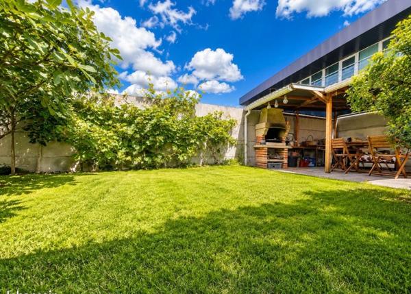 Maison de charme rénovée de 82 m² , 3 chambres, jardin et parking à Floirac Bas , Floirac