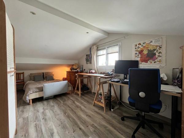 Maison de charme rénovée de 82 m² , 3 chambres, jardin et parking à Floirac Bas , Floirac