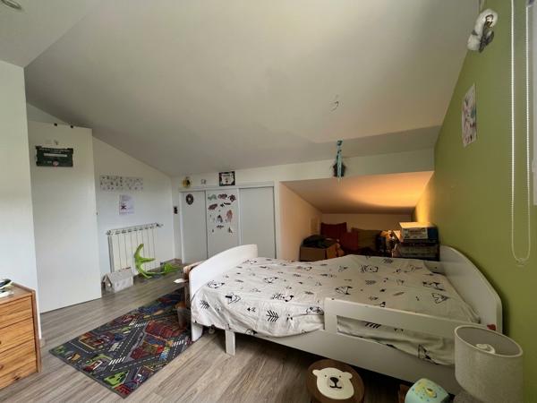Maison de charme rénovée de 82 m² , 3 chambres, jardin et parking à Floirac Bas , Floirac