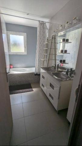 Maison plain pied avec piscine 4 pièce(s) 101 m2