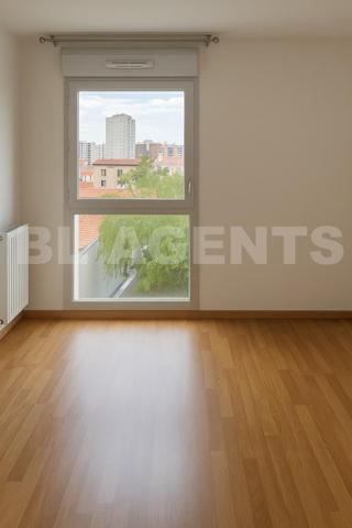  Appartement Pantin 2 pièces 39 m² en résidence  (2013)