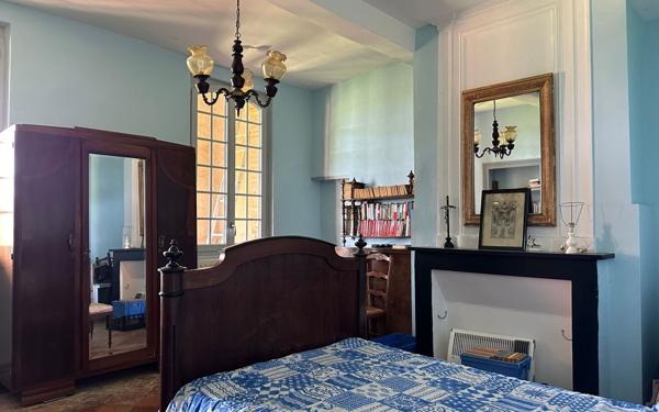 Maison à vendre    9 pièces • 305 m2 Saint-Étienne-de-Tulmont