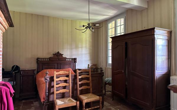 Maison à vendre    9 pièces • 305 m2 Saint-Étienne-de-Tulmont