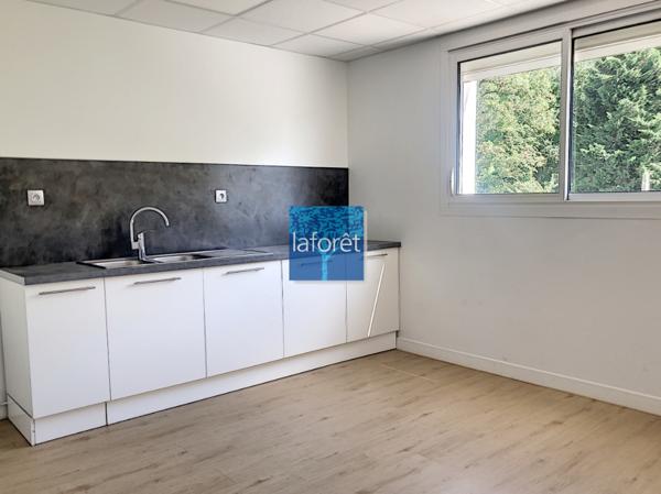 Location bureau près de Brétigny-sur-Orge - 110 m² - 2 050 € par mois
