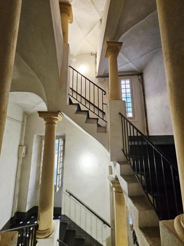 2 PIECES - VIEUX NICE - DERNIER ETAGE