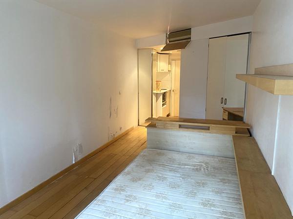 Studio lumineux de 23m2 au calme, à deux pas du Canal