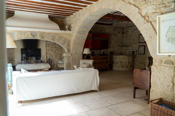 Propriété en pierre de 15 pièces avec piscine sur 4.5 hectares (30)