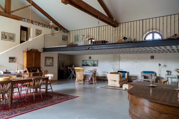 Propriété en pierre de 15 pièces avec piscine sur 4.5 hectares (30)