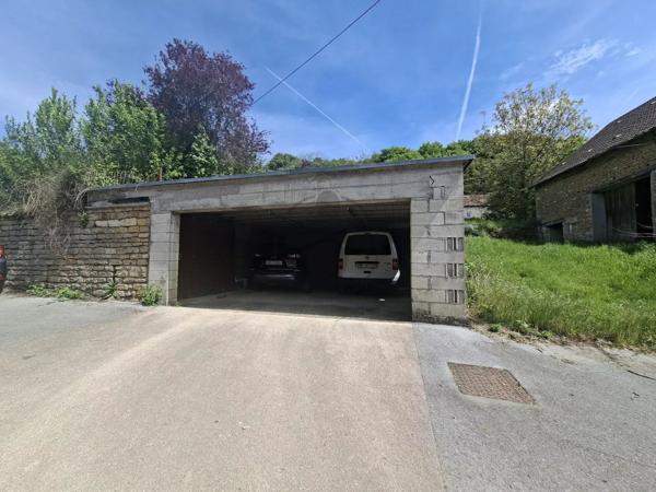 Vente                                                      Maison de village
                        
                     3 pièces                      77 m2                     à L'Isle-sur-le-Doubs