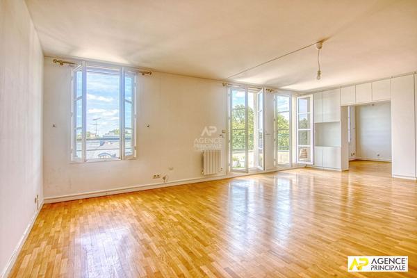 Versailles Notre-Dame Pars Appartement duplex 6 pièce(s) 150 m² carrez situé au 3ème et dernier étage avec ascenseur, balcon, cave et parkings 1 596 500 € **  - Référence  28361