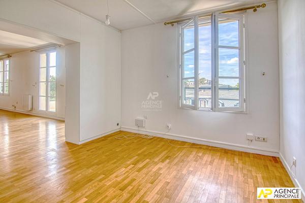 Versailles Notre-Dame Pars Appartement duplex 6 pièce(s) 150 m² carrez situé au 3ème et dernier étage avec ascenseur, balcon, cave et parkings 1 596 500 € **  - Référence  28361