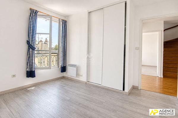 Versailles Notre-Dame Pars Appartement duplex 6 pièce(s) 150 m² carrez situé au 3ème et dernier étage avec ascenseur, balcon, cave et parkings 1 596 500 € **  - Référence  28361