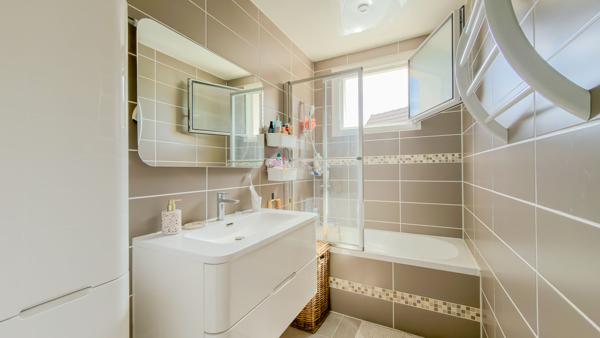 Comme une maison de plain-pied avec 2 chambres possible 3.