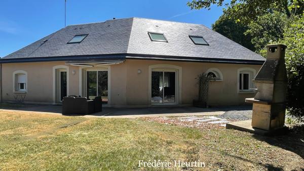 Maison
         6 pièces
        - 145 m² 330 000 € *