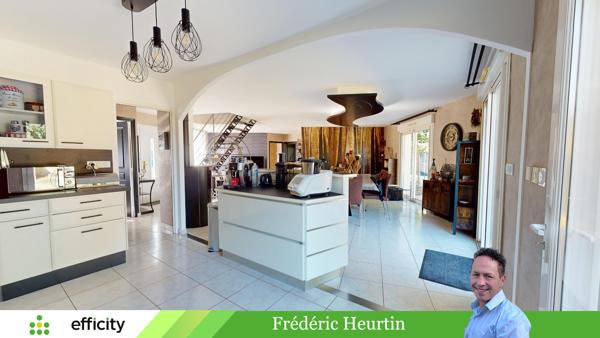 Maison
         6 pièces
        - 145 m² 330 000 € *