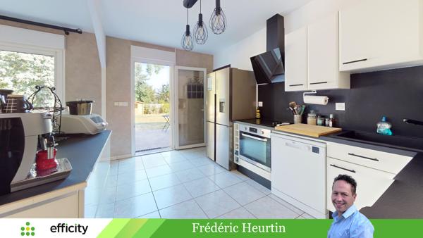 Maison
         6 pièces
        - 145 m² 330 000 € *