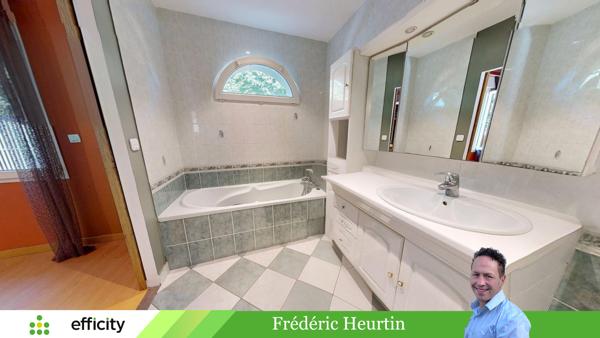 Maison
         6 pièces
        - 145 m² 330 000 € *